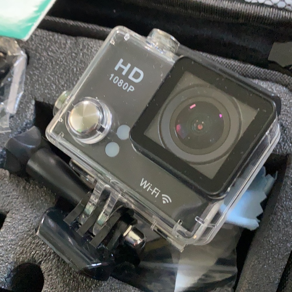 Action Camera with accessories - Picture 2 of 3